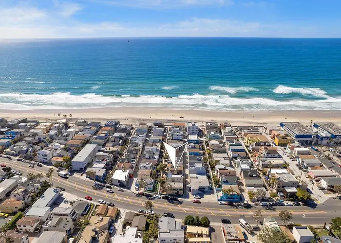 Stunning Beach House- Rooftop Patio & Ocean Views